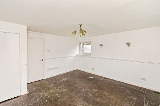 27, Summit Way, Southampton photo 4