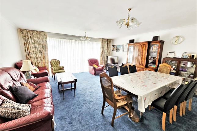 13 Windermere Hall, Stonegrove, Edgware photo 3