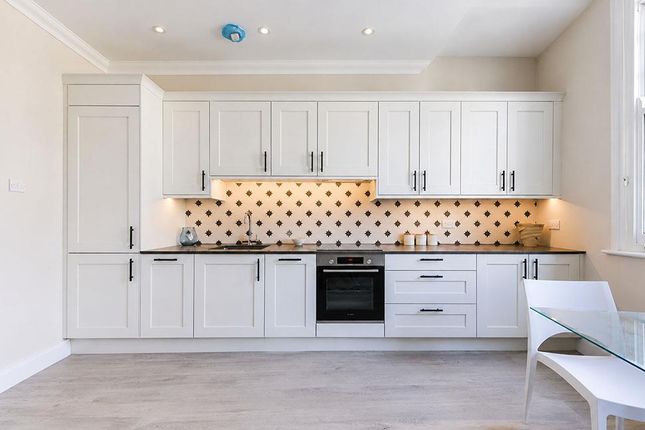 Flat 3, 16, Archer Street, London photo 2