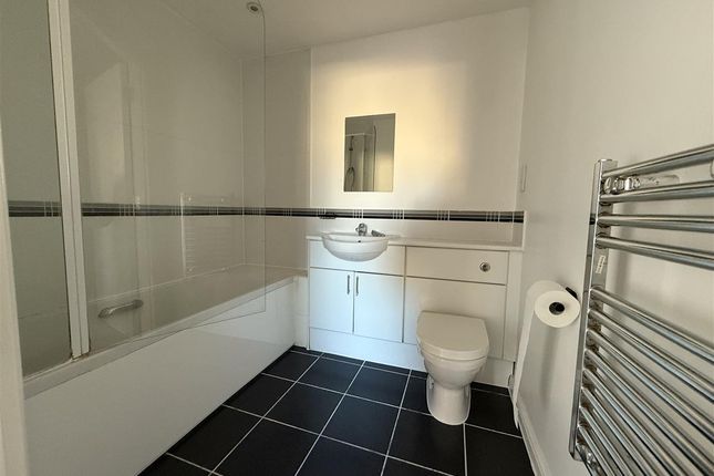 98, Wooldridge Close, Feltham photo 5
