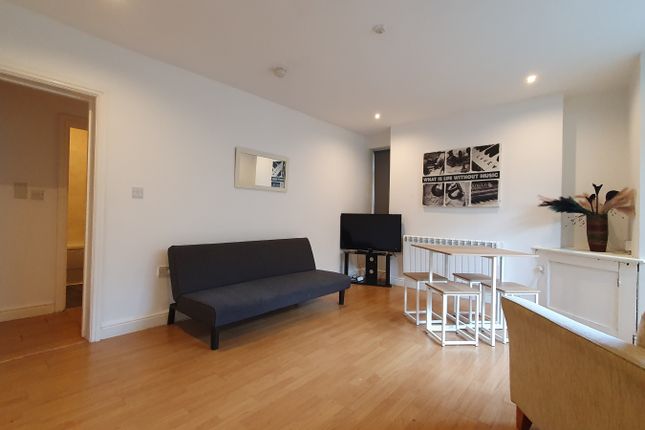 Flat 1, 33 Broadway, Pontypridd photo 2