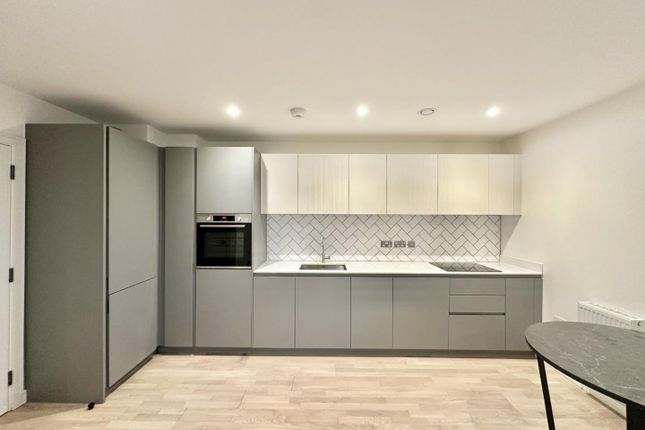 Flat 11 Watson House, 4 Greenleaf Walk, Southall photo 2