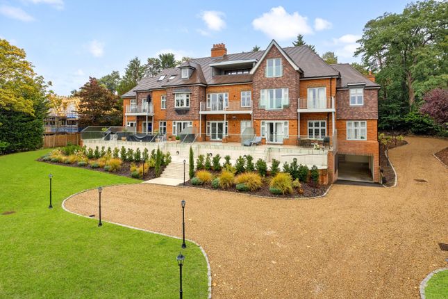 1-bed flat on Langdon Grange, Oxshott, Leatherhead, £495,000