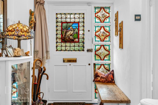 36, Castle Avenue, London photo 4