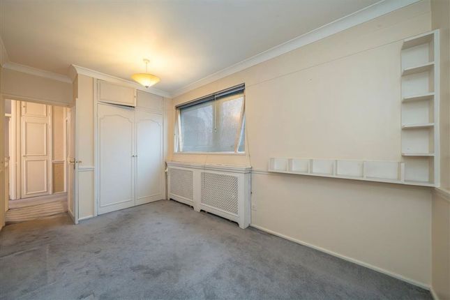 Flat 4, Furness House, Abbots Manor, London photo 2