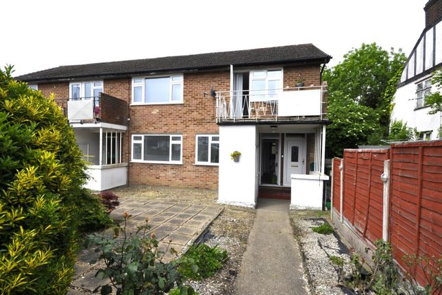 Flat to rent in Collier Row Lane, Collier Row, Romford