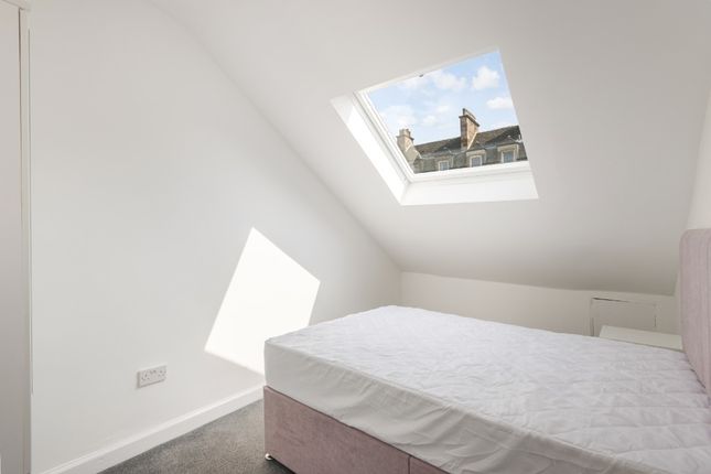 Flat to rent in Gilmore Place, Bruntsfield, Edinburgh
