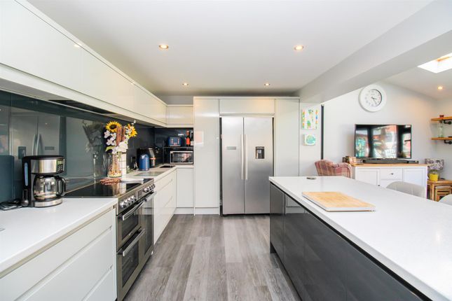 1, Gentian Court, Wakefield photo 4