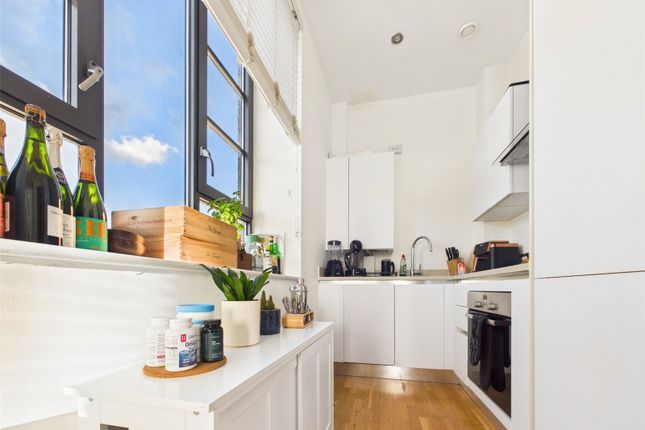 4 Warple Way, Acton photo 4