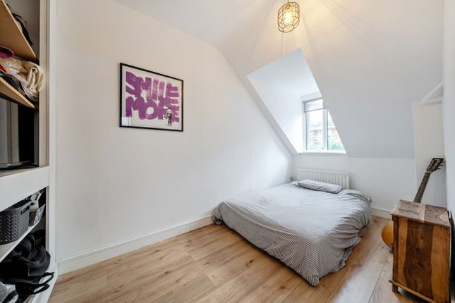 Flat 8, 22, Gleneagle Road, London photo 4