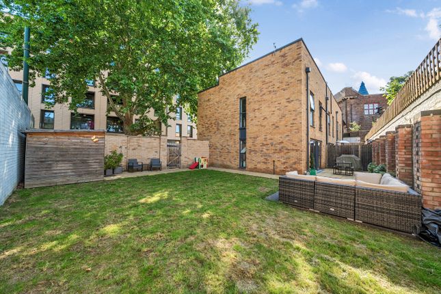 82, Lingham Street, London photo 4