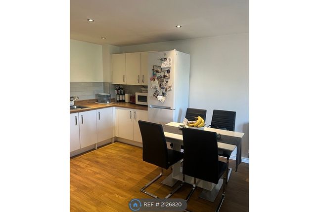Flat, Dyson Drive Uxbridge, Ub10 0Gj photo 2