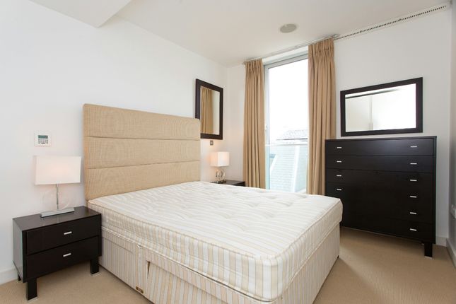 Flat to rent in Luna House, Tempus Wharf, Shad Thames