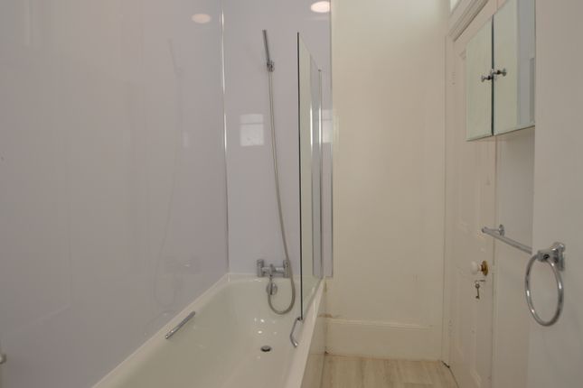 Flat 3, 39, The Avenue, Surbiton photo 4