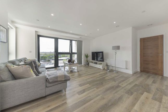 Thumbnail Flat to rent in Osiers Road, London