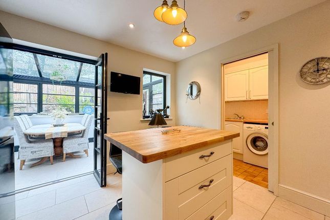 7, Rosenheim Rise, Westbury photo 2