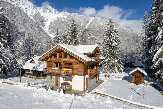 Thumbnail Chalet for sale in Chamonix-Mont-Blanc, Haute-Savoie, Rhône-Alpes, France