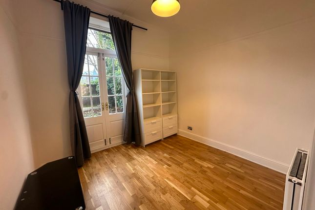 Flat 4 Cleveland House 285 Hoe Street, London photo 4