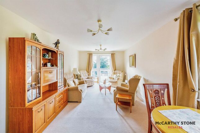 1-bed flat on 25 Wardington Court, Welford Road, Northampton, £120,000