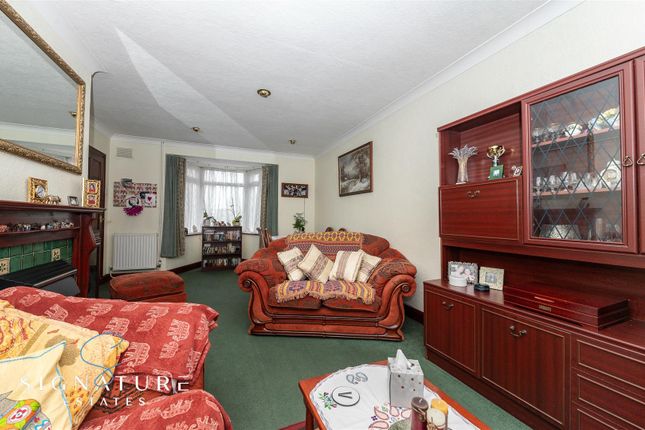 Terraced house for sale in Farmers Close, Watford