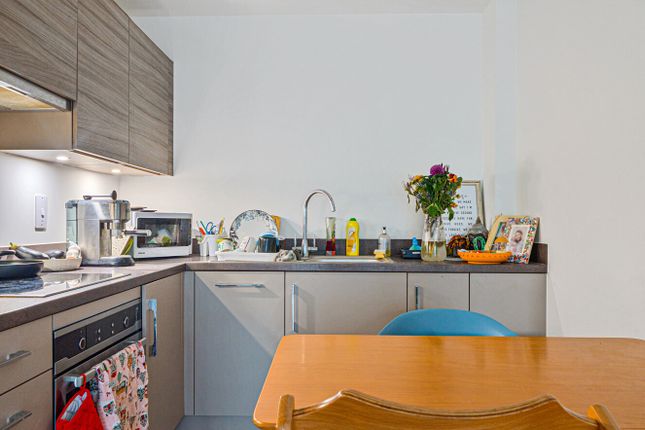 27 Edison House,, Flambard Way, Surrey photo 5