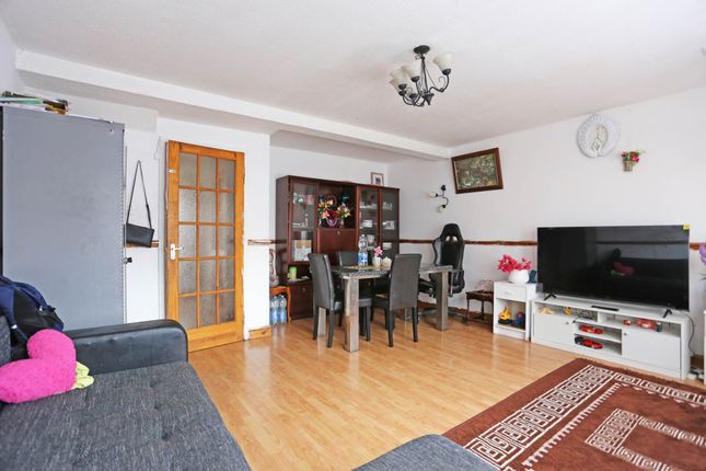 5a, Grantham Road, London photo 3