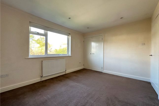 Detached house to rent in Evelyn Close, Woking, Surrey