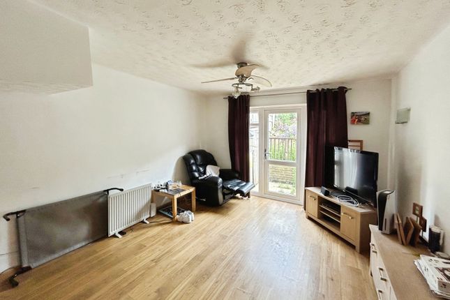 28, Wye Dale, Swadlincote photo 4