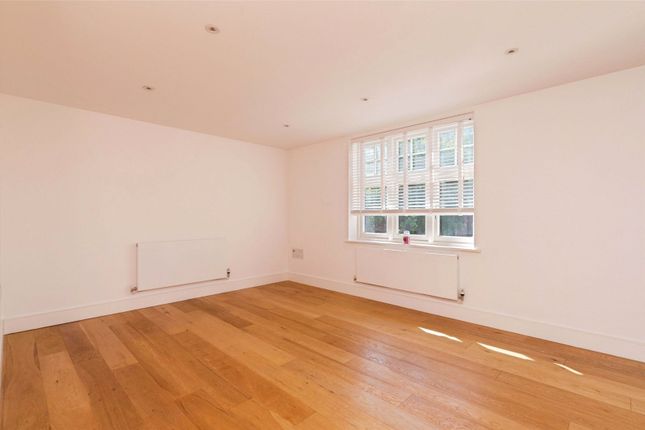 9 Campbell Court,, The Galleries, Brentwood photo 3