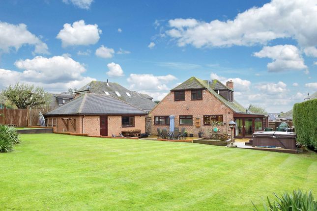 Country house for sale in West Ridge, Bourne End