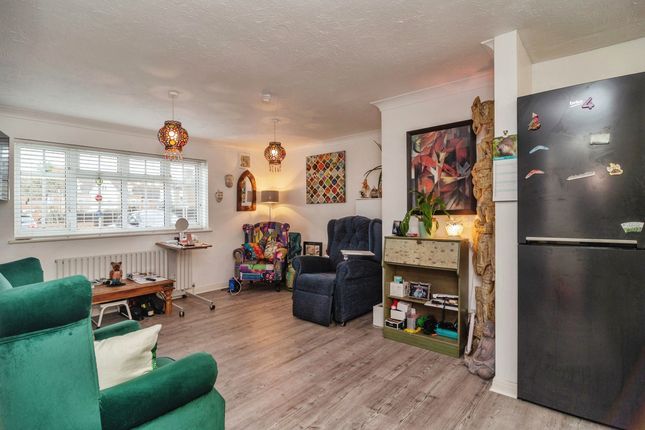 Flat FLAT 3, MELVILLE COURT, Victoria Road, Southend-on-sea photo 4