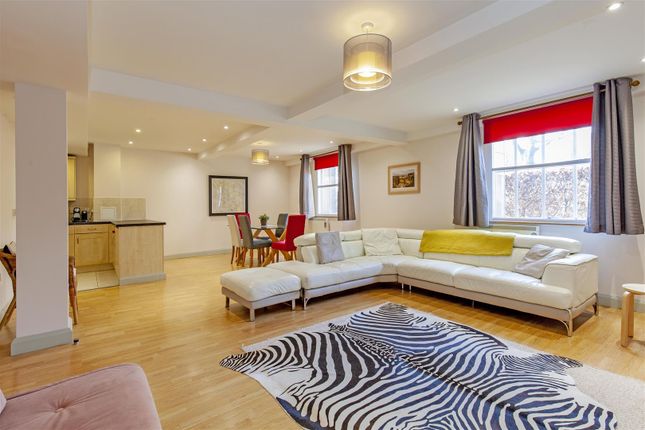 11 Ladybower Lodge, Ashopton Road, Bamford, Hope Valley photo 2