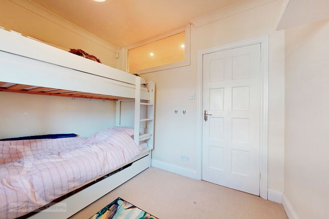 Flat for sale in Stanhope Court, London