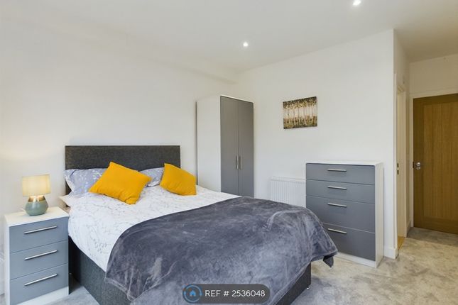 Large Double Ensuite Room 4