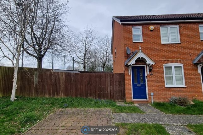 Thumbnail Semi-detached house to rent in Knott Close, Stevenage