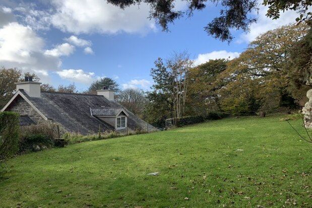 Semi-detached house to rent in Pentrefelin, Criccieth