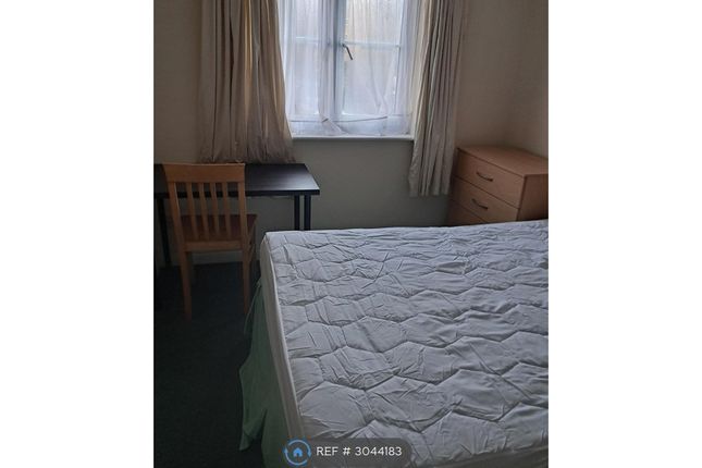 Flat, Roedean House Exeter Close, Watford photo 4