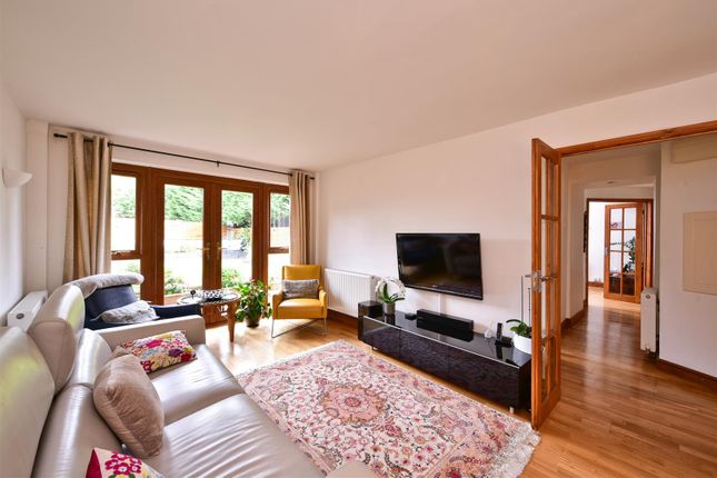 46, Santers Lane, Potters Bar photo 4