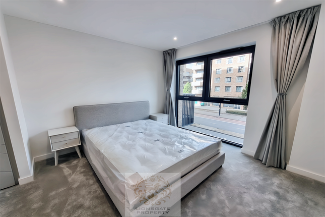 5 Darter House, Anax Street, London photo 4