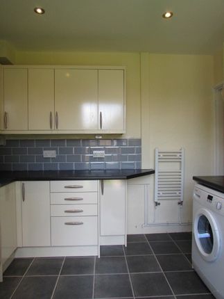 105 Goldbeaters Grove, Edgware photo 3