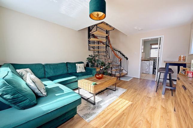 14, Cherry Tree Walk, Pontyclun photo 4
