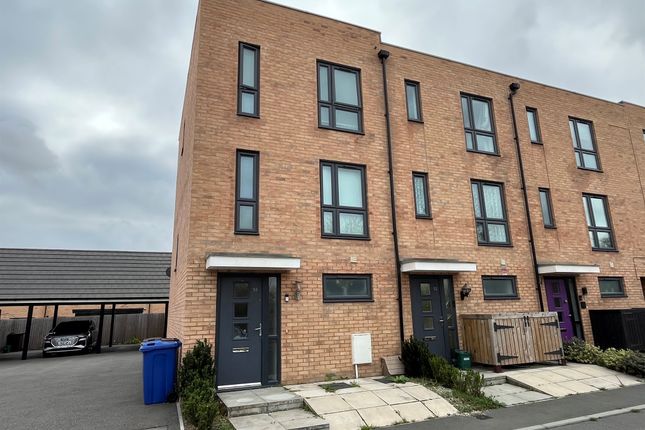 4-bed house on 91, Brookfield Drive, Stanford-Le-Hope, £400,000