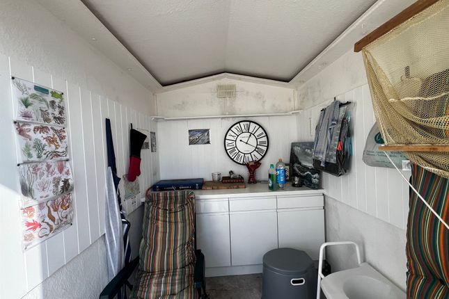 29, Beach Hut, Esplanade, Seaford photo 3