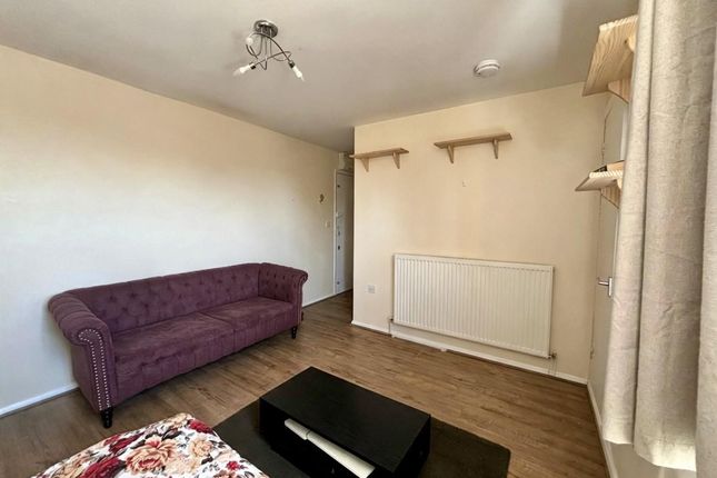 11, Hispano Mews P, London photo 2