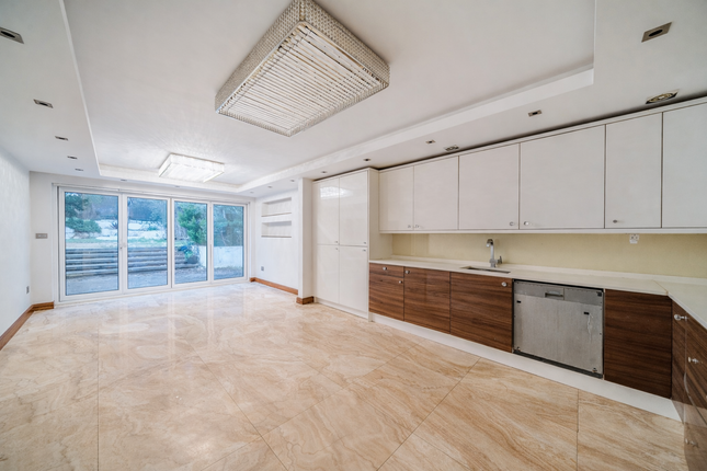 18, Beaufort Drive, Hampstead Garden Suburb borders photo 4