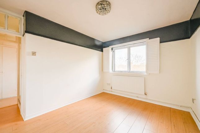 Flat for sale in Thomas Road, Limehouse, London