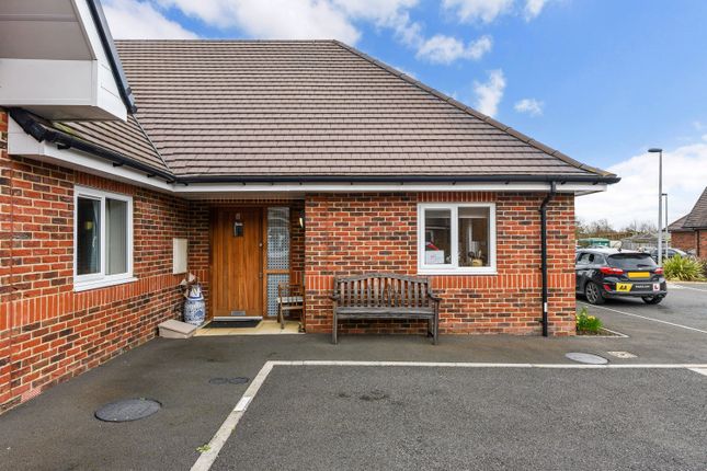 Flat for sale in Farnham Road, Liss, Hampshire