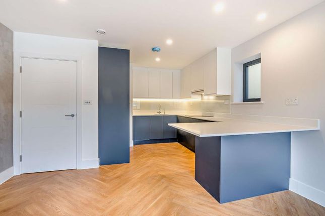 Flat 3 Elderwood Court  250, Bury Street, Ruislip photo 4