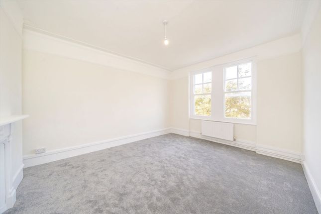 Flat 30, Oakhill Court, Upper Richmond Road, London photo 2