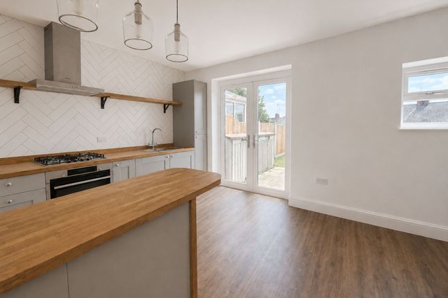 12 Eastfield Avenue, Manchester photo 4
